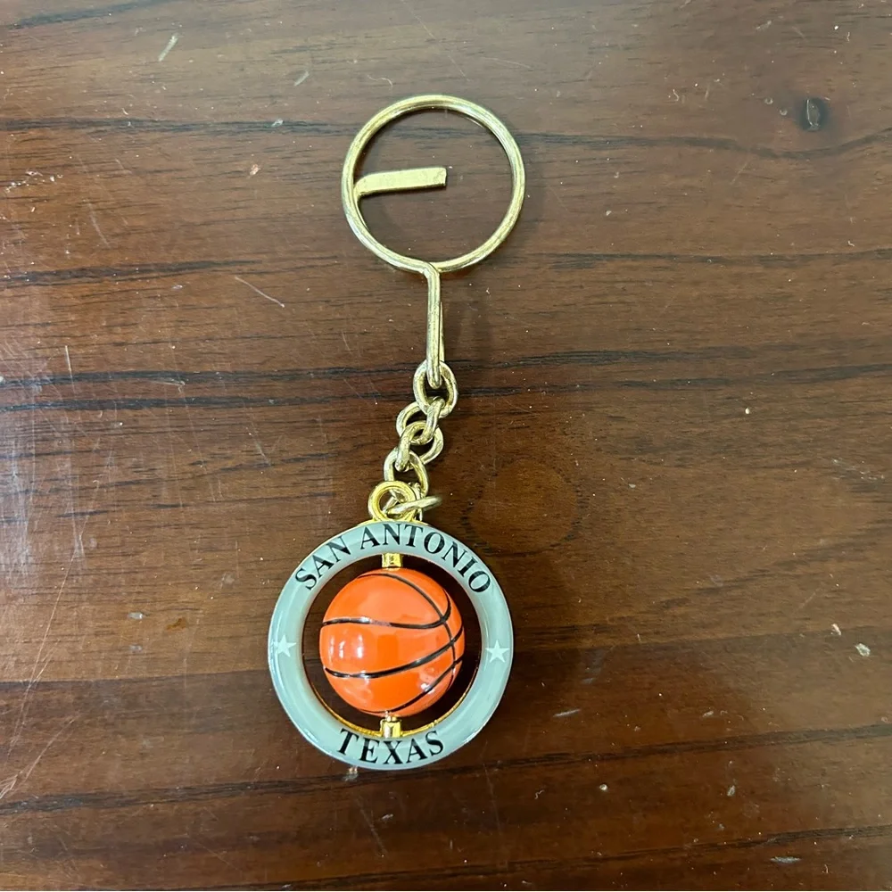 4/$15 one San Antonio Spurs Texas basketball key chain